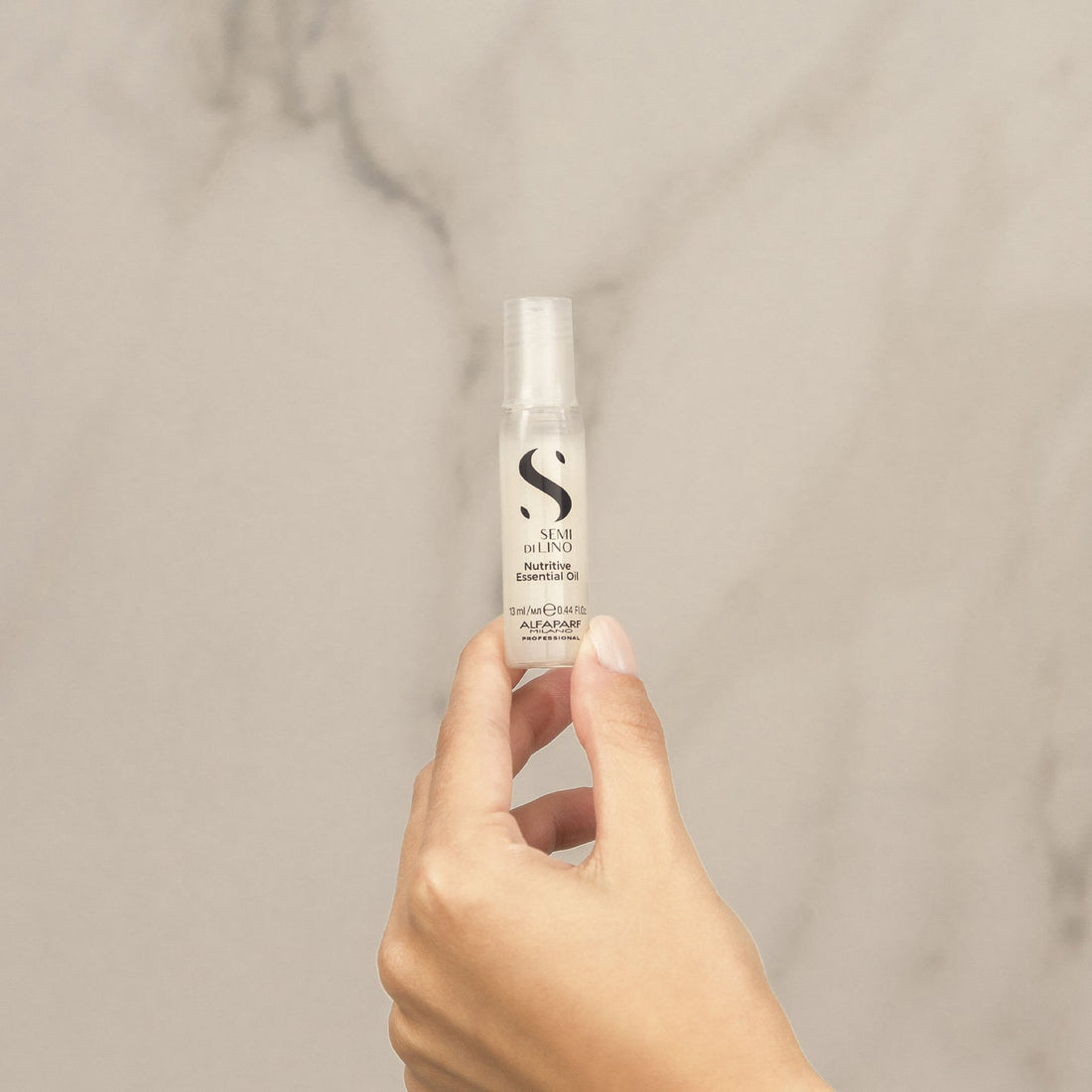 Ampolla Fluido Nutritivo y Desenredante Semi Di Lino Moisture para Cabello Seco 13 ml