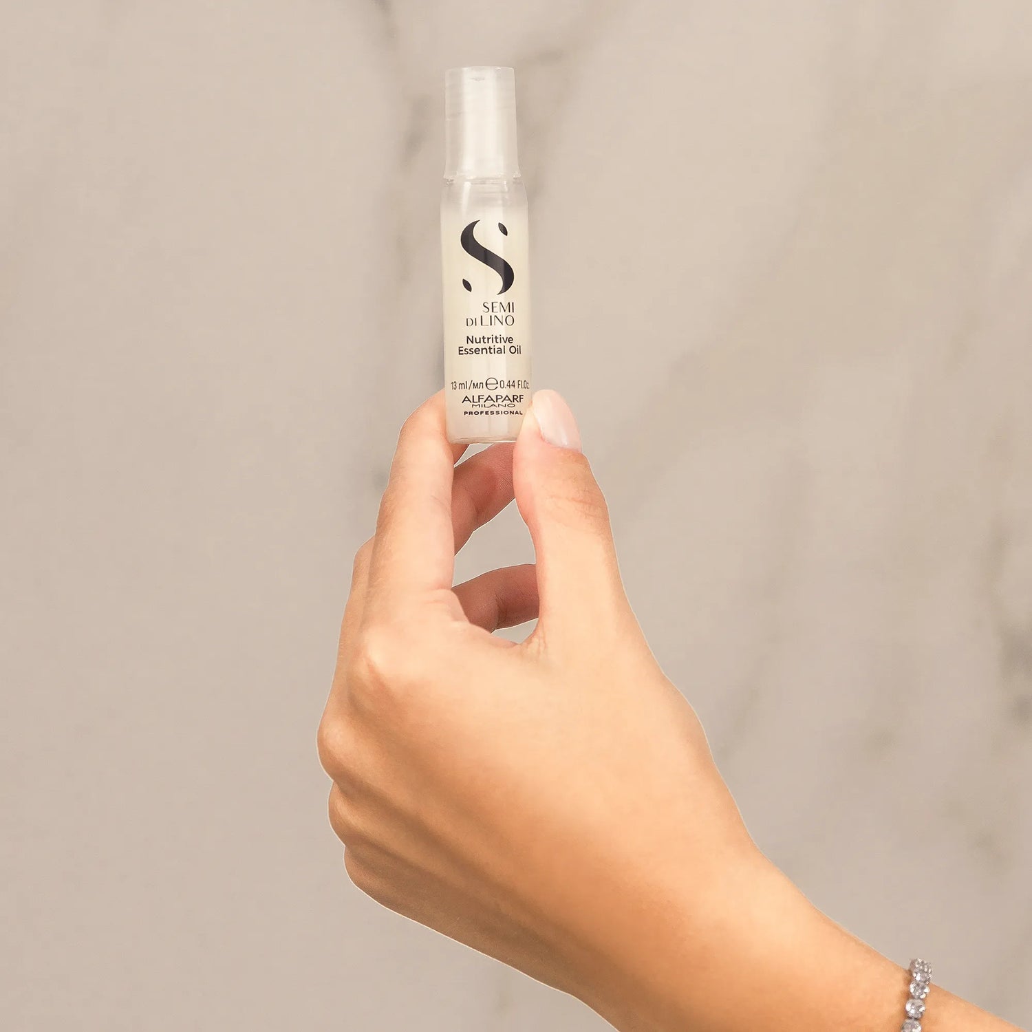 Ampolla Fluido Nutritivo y Desenredante Semi Di Lino Moisture para Cabello Seco 13 ml