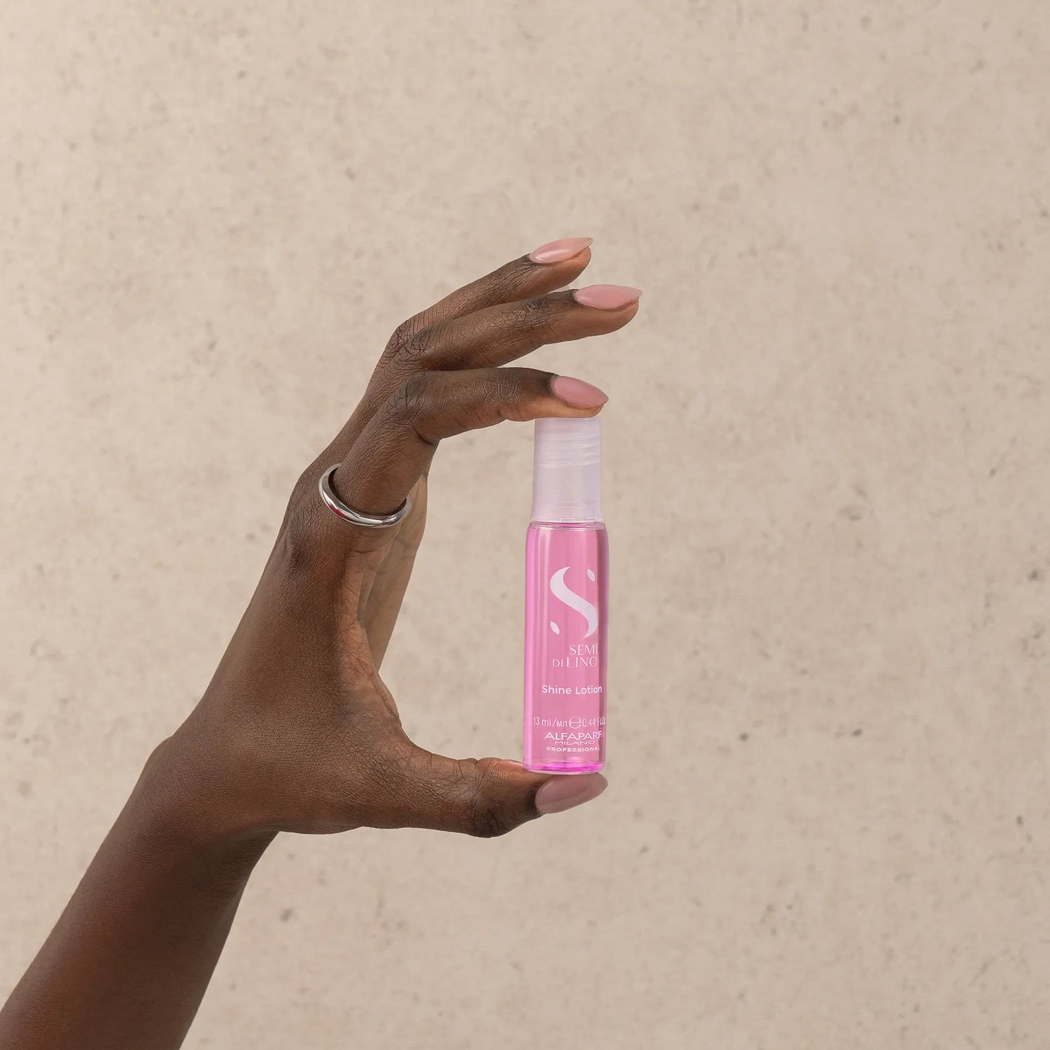 Ampolla Shine Lotion Tratamiento Iluminador Semi Di Lino Sublime para todo tipo de cabello 13 ml